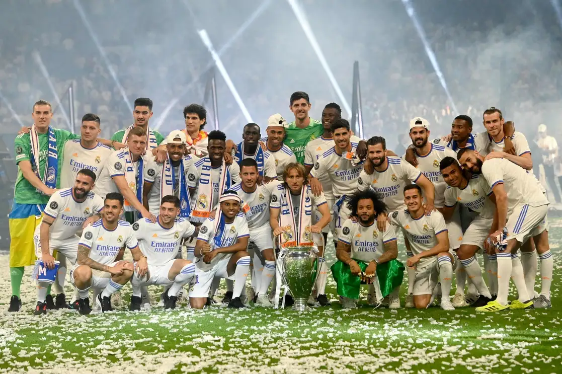 En la cancha del Santiago Bernabéu, el conjunto ‘merengue’ cerró las celebraciones con motivo de su título 14 de ‘Champions League’. Foto Afp