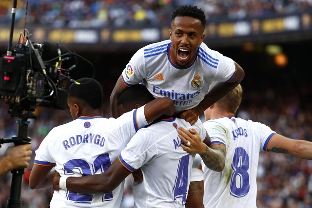 El zaguero del Real Madrid, David Alaba, firmó un monumental gol a los 32 minutos. Foto Ap