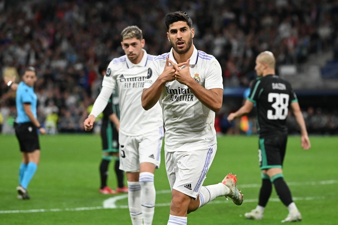 Los goles de penal de Luka Modric y Rodrygo, y los tantos de Marco Asensio (en la imagen), Vinicius y Fede Valverde dieron un triunfo al Real Madrid, que garantizó el primer puesto del grupo, el 2 de noviembre de 2022. Foto Afp