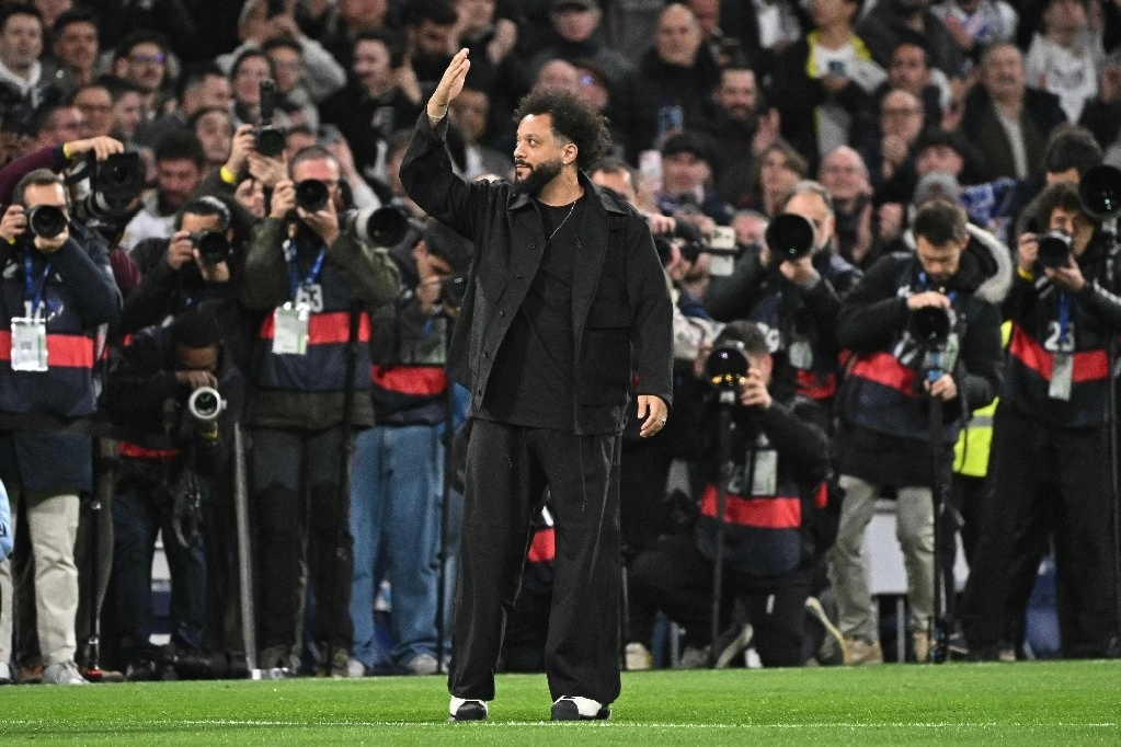 El futbolista brasileño, Marcelo Vieira, fue homenajeado en el estadio Santiago Bernabéu previo al duelo entre Real Madrid y Atlético de Madrid, el 8 de febrero de 2025. Foto Afp