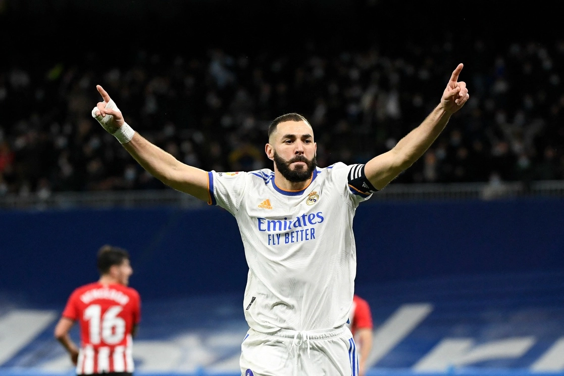 Karim Benzema anotó el gol que dio la victoria al Real Madrid sobre el Athletic Bilbao, en juego pendiente de la fecha nueve de La Liga. Foto Afp