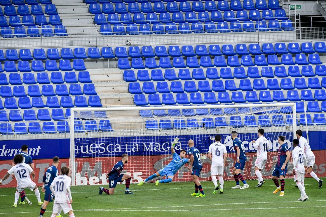Partido entre el Real Madrid y el Huesca en la liga española. Foto Ap