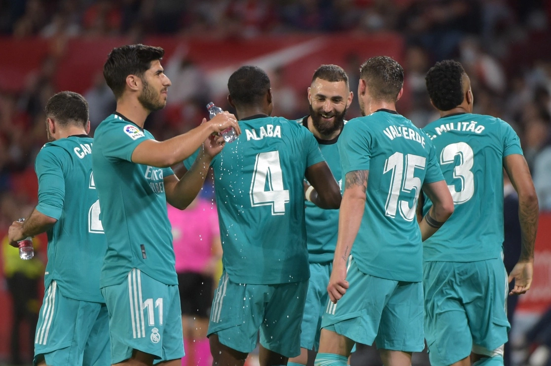 El francés Karim Bennzema anotó el gol del triunfo ante Sevilla, en la fecha 32 de La Liga. Foto Afp