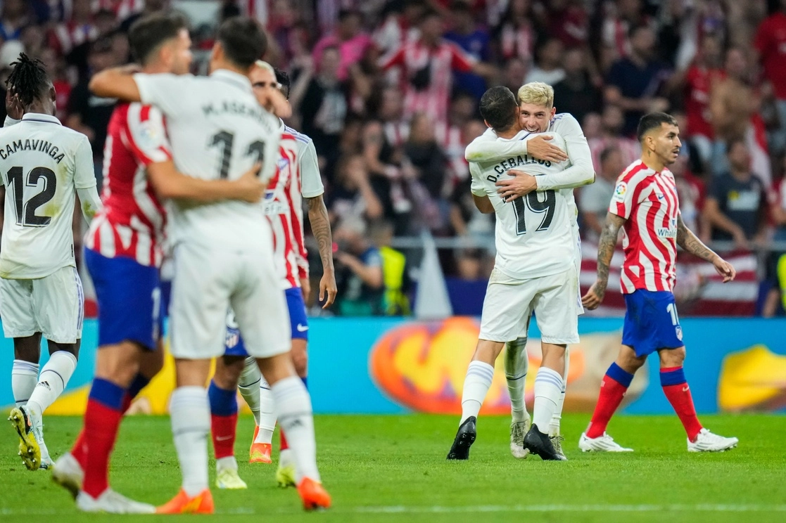 Los dirigidos por Carlo Ancelotti se impusieron en el derbi madrileño ante los ‘Colchoneros’ de Diego Simeone. Foto Ap
