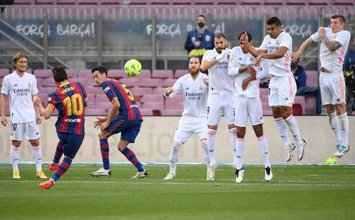 El argentino Lionel Messi, máximo goleador en la historia de los clásicos con 26 tantos, encadenó su sexto duelo ante el Madrid sin celebrar una diana después de anotar la más reciente el 6 de mayo de 2018. Foto Afp