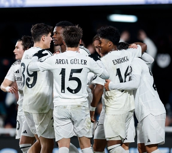 Ancelotti movió el banquillo para dar minutos antes de la Supercopa de España a Vinícius y Kylian Mbappé, y con Lucas Vázquez y Chema agotó los cambios en el minuto 63. Foto @realmadrid 