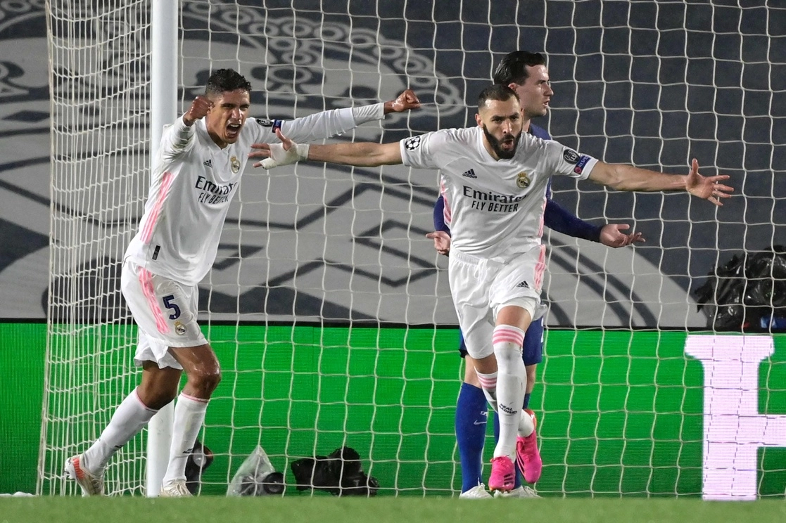 El francés Karim Benzema salió al rescate de los madridistas y con un sensacional gol empató el duelo, luego de que los ingleses se fueron adelante con diana del estadunidense Christian Pulisic, el 27 de abril de 2021. Foto Afp