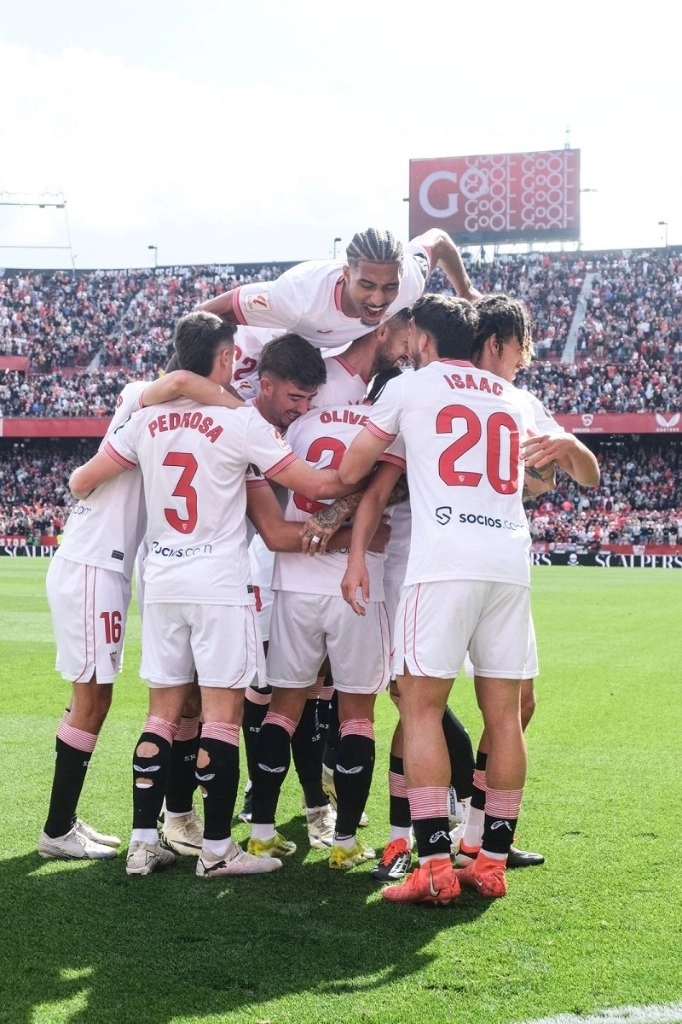 Con la victoria ante Real Sociedad, Sevilla continúa remontando en la clasificación y se aleja de la zona de descenso en el campeonato español, el 2 de marzo de 2024. Foto tomada de X @SevillaFC