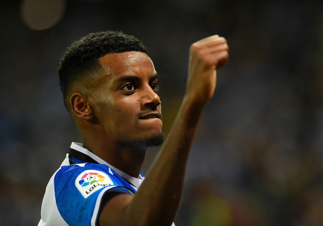 Alexander Isak de Real Sociedad marcó el primer tanto del partido que terminaría empatado 1-1 ate Athletic de Bilbao. Foto Afp