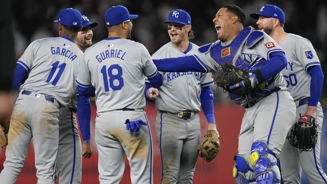 Jugadores de los Reales de Kansas City celebran al término del encuentro. FOTO Ap