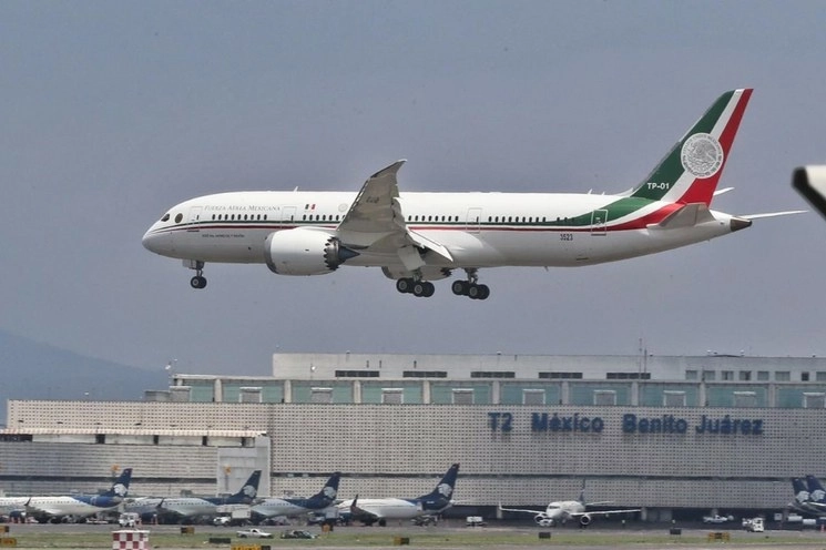 El avión presidencial llega al Aeropuerto Internacional de la Ciudad de México tras un vuelo de mantenimiento realizado en 2020. Foto Marco Peláez 
