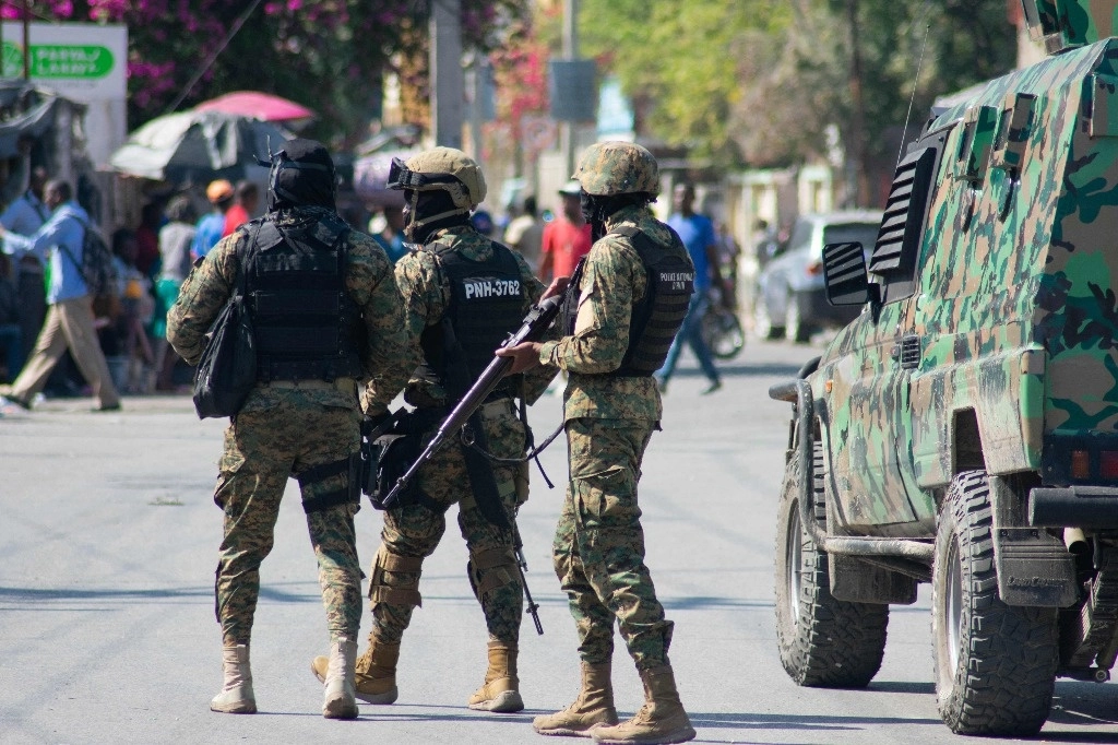 Agentes de policía haitianos se despliegan en Puerto Príncipe, Haití, el 9 de marzo de 2024. Foto Afp