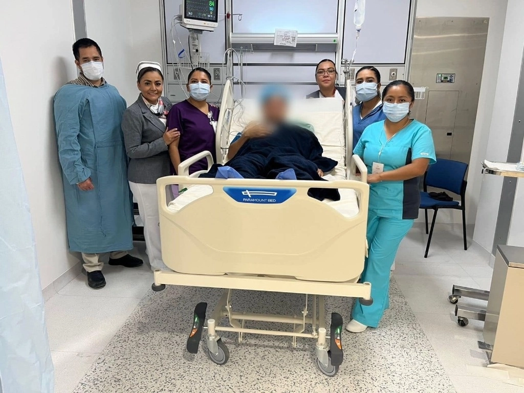 El paciente reconoció la labor del personal médico que lo atendió. Foto Issste
