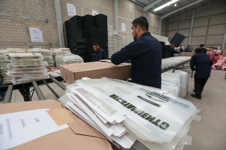 El IEEM inició la entrega de material electoral para la jornada electoral del 4 de junio en el Estado de México a las Juntas Distritales Electorales. Foto Cuartoscuro 