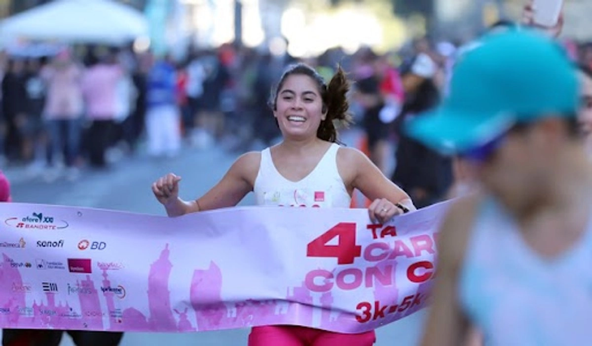 La carrera inició a las 7 de la mañana frente a las oficinas centrales del Instituto Mexicano del Seguro Social (IMSS) en la Ciudad de México.