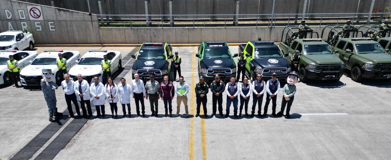 Autoridades de Capufe y de la Dirección General de Autotransporte Federal dieron el banderazo al operativo en carreteras durante Semana Santa. Foto