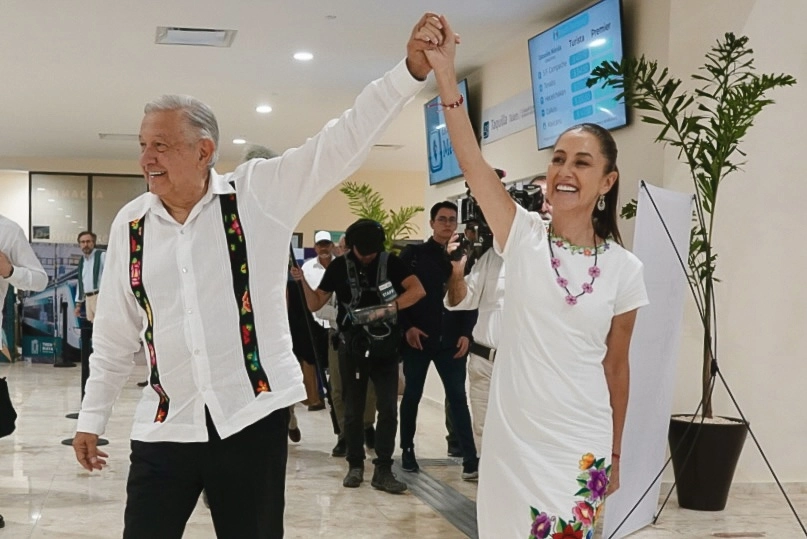 Imagen que compartió el presidente Andrés Manuel López Obrador en sus redes sociales luego de supervisar los avances de las obras del Tren Maya. Los trabajos deberán estar terminados en septiembre. Foto Presidencia