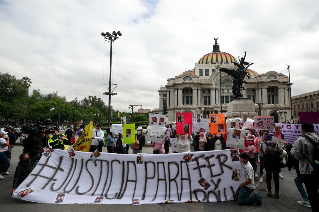 Manifestantes exigen justicia para Fernanda Olivares ‘Polly’ y Fernanda Cuadra, atropelladas el 12 de junio de 2021 en la alcaldía Iztacalco. Foto Alfredo Domínguez / Archivo