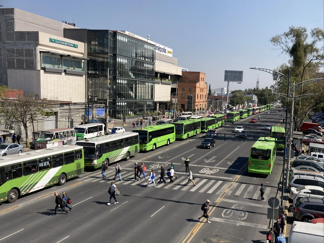 Autobuses de la RTP ofrecen servicio alterno de Tlatelolco a Indios Verdes. Foto Ángel Bolaños Sánchez