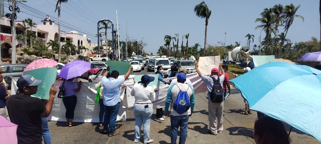 Explicaron que son poco más de mil docentes afectados por esta situación en el estado, quienes laboran en 105 planteles del sistema de prepas populares. Foto Héctor Briseño