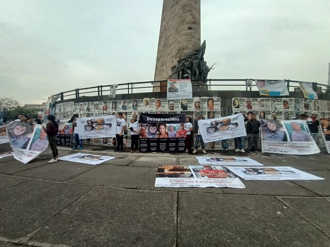 Familiares de los hermanos Camarena se reúnen en la Glorieta de las y los Desaparecidos en Guadalajara. Foto Twitter @CEPAD_AC
