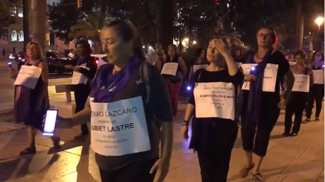 Mujeres en la caminata silenciosa de Madrid. Foto @MViolenciaO