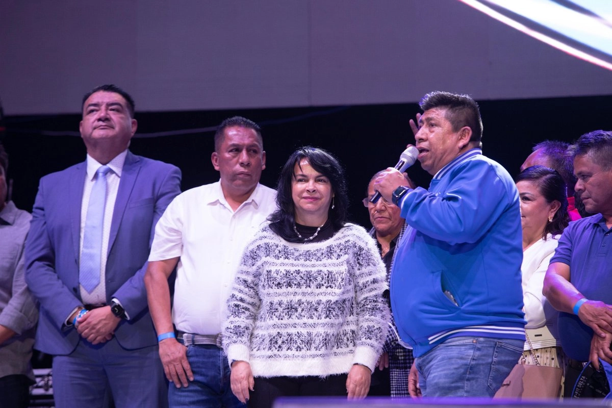 Poco antes de las 13 horas las urnas fueron retiradas, con el argumento de que se habían agotado las boletas, aunque minutos más tarde se volvieron a instalar dos casillas para que pudieron sufragar las personas que seguían llegando a esa hora.  Foto 