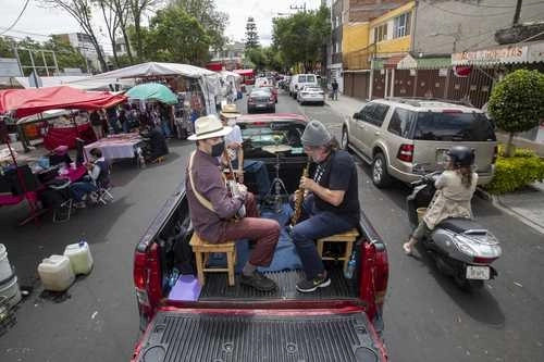 Jazz sobre Ruedas, que realiza el centro gastronómico cultural El Convite, de la colonia Portales de la Ciudad de México. Foto Xinhua