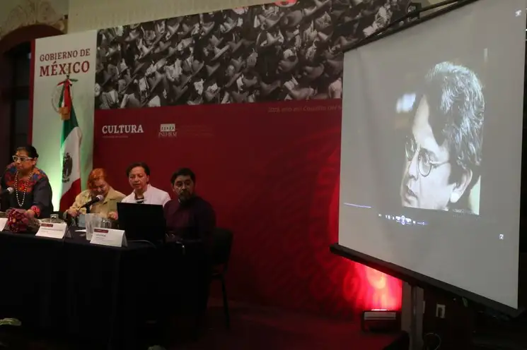 Durante el conversatorio sobre el legado literario e indigenista de Carlos Montemayor en el Instituto nacional de estudios historicos de la Revolucion mexicana. Foto José Antonio López