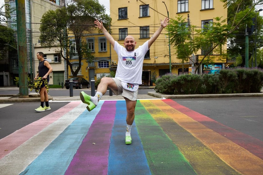 Realizan la cuarta edición de la 'Carrera en Tacones' en la colonia Condesa, alcaldía Cuauhtémoc, en la Ciudad de México, el 21 de junio de 2025.
