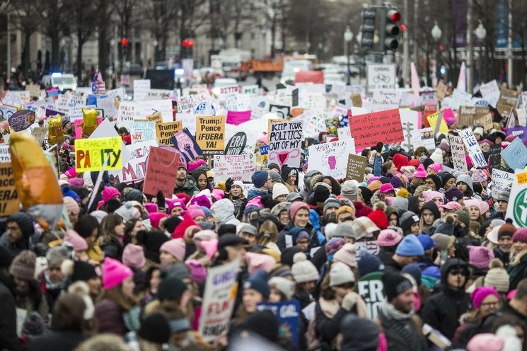 La Marcha de las Mujeres detrás de la Casa Blanca. También hubo manifestaciones en otras ciudades de Estados Unidos, incluida Nueva York. Foto Afp