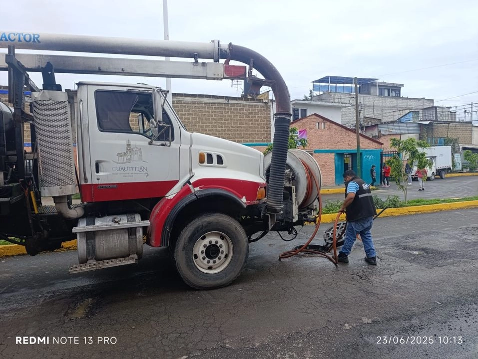 Camión vector en imagen de archivo en el vecino municipio de Cuautitlán México, Edomex. Foto