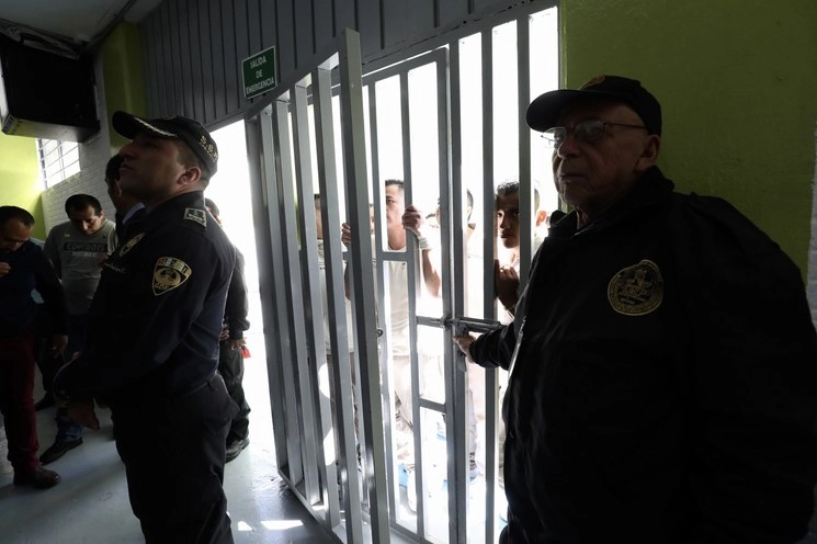 Los fiscales que llevan el caso del abogado Juan Collado Mocelo, llegaron al juzgado de control del Reclusorio Norte, donde se lleva a cabo la audiencia intermedia de Juan Collado. Foto Luis Castillo / Archivo 
