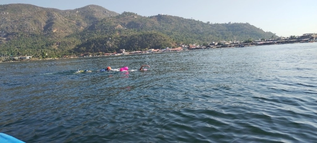 Exhibición de natación de aguas abiertas en Puerto Marqués, Acapulco. Foto Héctor Briseño, Corresponsal