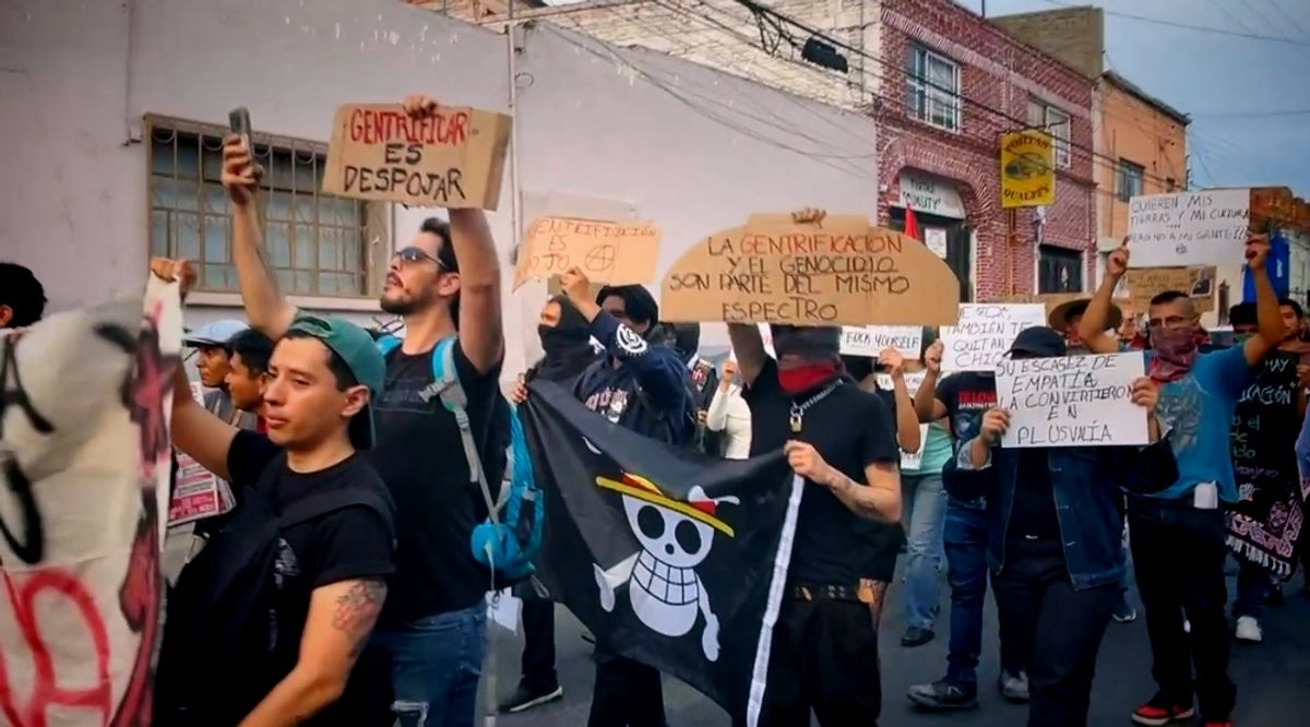 De acuerdo a los manifestantes, la movilización se debe a que en los últimos años,el monto de las rentas de casas y locales se han triplicado, con la llegada de extranjeros al lugar. Foto