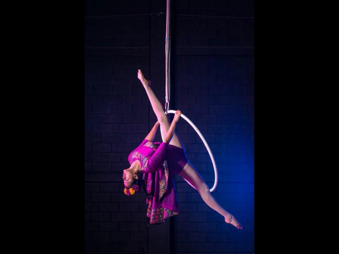 La compañía Tránsito Cinco Artes Escénicas S.C. que organiza el Festival Internacional de Escenarios Suspendidos, presentará este viernes el espectáculo LILA, en el Teatro Salvador Novo de la Escuela Nacional de Arte Teatral. Foto cortesía del Festival 