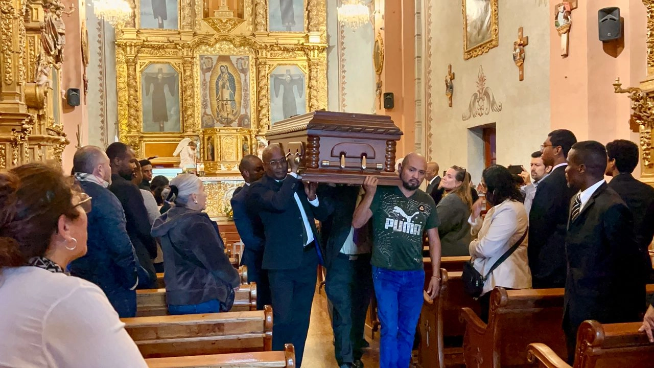 Representantes de la embajada de Haití, amigos, ciudadanos y familiares acudieron al homenaje. Foto