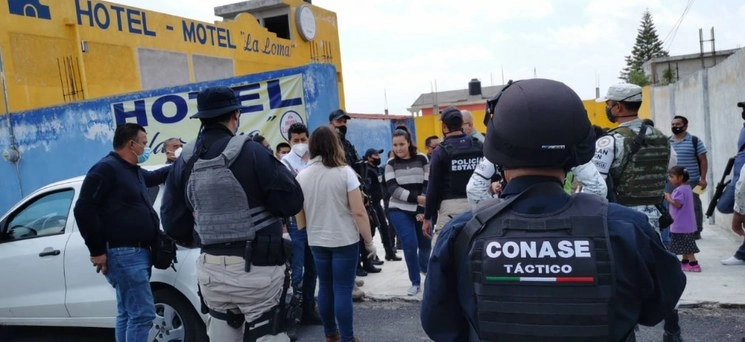 Como resultado del operativo se logró la suspensión de tres establecimientos por irregularidades en su operación; sin embargo, las autoridades no dieron a conocer si hubo personas detenidas o personas rescatadas. Foto cortesía de Conase