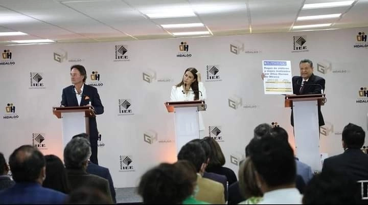 Con ataques de Carolina Viggiano, candidata del PAN, PRI y PRD, contra Julio Menchaca, de Morena, Nueva Alianza y PT, quien encabeza las encuestas, se celebró el primero de los tres debates entre los cuatro aspirantes a la gubernatura de Hidalgo. Foto ‘La Jornada’