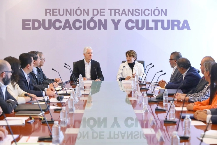 El gobierno estatal distribuirá los nuevos libros de texto, labor que realizará la actual administración que culminará el 15 de septiembre. Foto tomada de Twitter @delfinagomeza