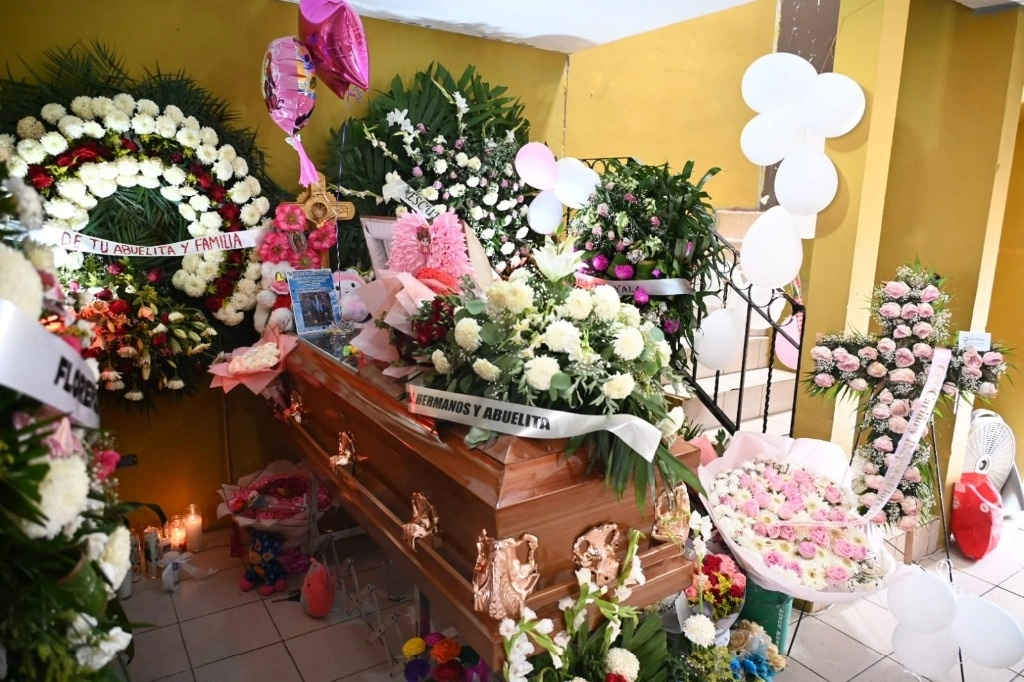 Sepelio de la niña Lidia Iris en Nuevo Laredo. Foto Carlos Figueroa