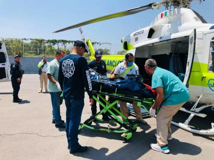 Los dos menores de edad y un adulto recibieron atención en el Hospital IMSS-Bienestar de Tepic, Nayarit. Foto de la Secretaría de Seguridad y Protección Ciudadana (SSPC) de Nayarit