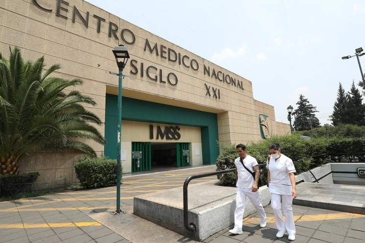 Especialistas del IMSS del Hospital de Cardiología del CMN Siglo XXI, realizaron un trasplante de corazón a un paciente que durante 12 años padeció insuficiencia cardiaca a consecuencia de una miocarditis. Foto María Luisa Severiano / Archivo 