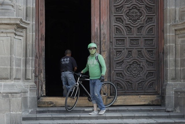 En la iglesia de Santo Domingo, durante la emergencia sanitaria por el coronavirus. Foto Yazmín Ortega Cortés/ archivo