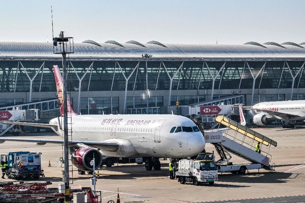 La OACI, como organismo especializado de Naciones Unidas, realiza periódicamente este tipo de revisiones a cada uno de sus 193 estados miembros con el objetivo de fomentar un desarrollo seguro y ordenado de la aviación civil internacional. En la imagen, el aeropuerto Pudong de Shanghai, China. Foto Afp.