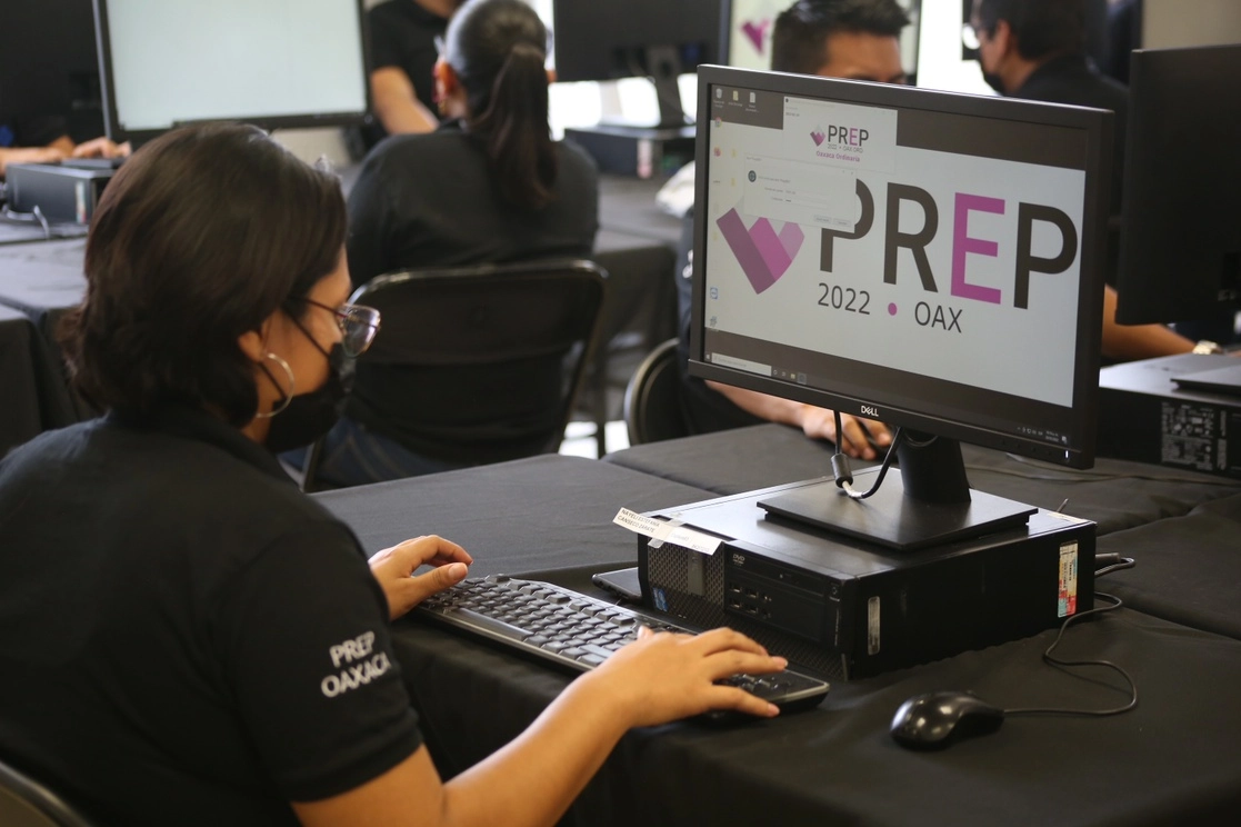 Este domingo se desarrolló el tercer simulacro del Prep, mismo que fue supervisado por los integrantes de la Comisión de Seguimiento del Programa de Resultados Electorales Preliminares (PREP). Foto Jorge A. Pérez Alfonso