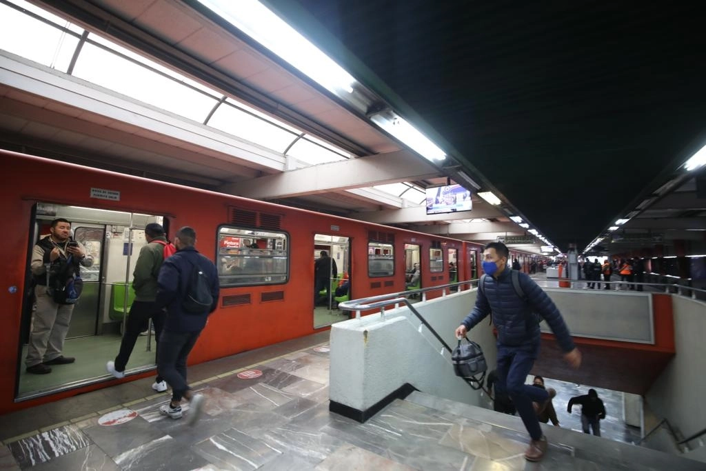 El Sistema de Transporte Colectivo Metro informó que reanudó por completo el servicio de la Línea 3 de la estación Universidad a Indios Verdes. Foto Yazmín Ortega Cortés