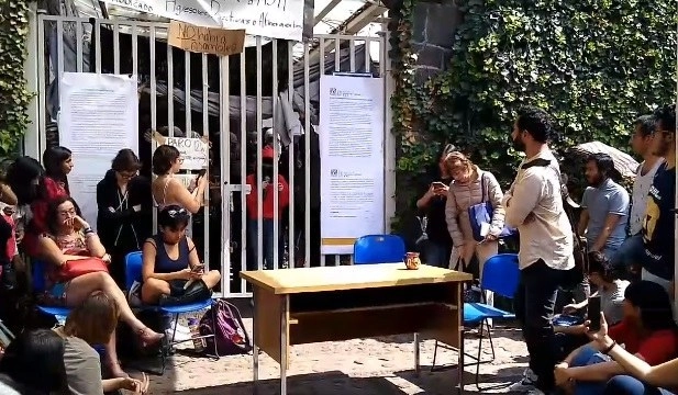 Imagen tomada de un video difundido por el sitio en Facebook de Feministas de FFyL