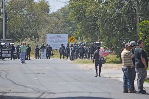 Operativo policiaco cerca de la normal de Panotla, Tlaxcala. Foto Alejandro Ancona/ archivo