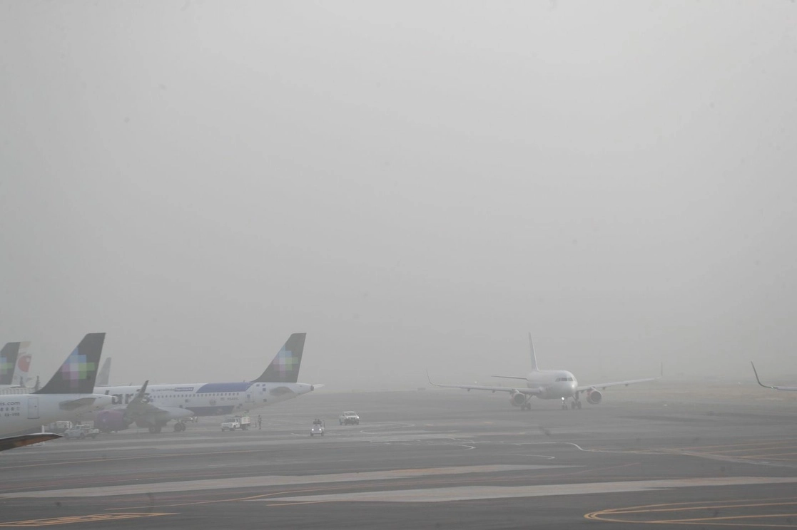 Las operaciones en el Aeropuerto Internacional de la Ciudad de México se reanudaron luego de que fueron suspendidas a causa de un banco de neblina, el 9 de noviembre de 2021. Fotos Luis Castillo